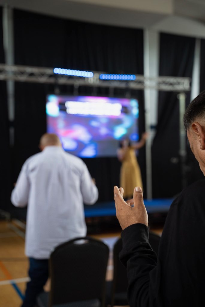vive church worship